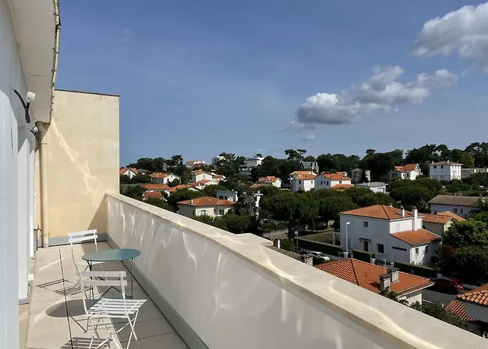 Appartement Superbe à 10m De La Plage, 2 Terrasses, 3 Chambres, Vue Océan - Fr-1-494-163 Royan